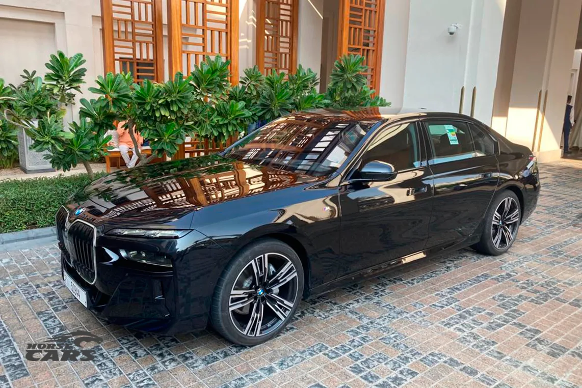 BMW 750 rental Dubai